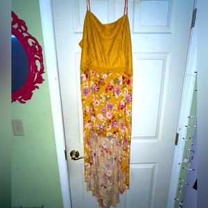 This is a yellow dress with shorts size 21 plus size.